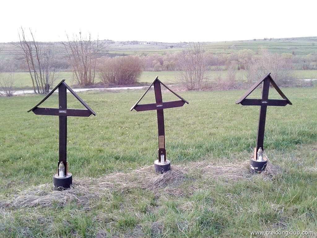 Három honvédkereszt Három honvédkereszt a Csűrkertben - Csíkajnád