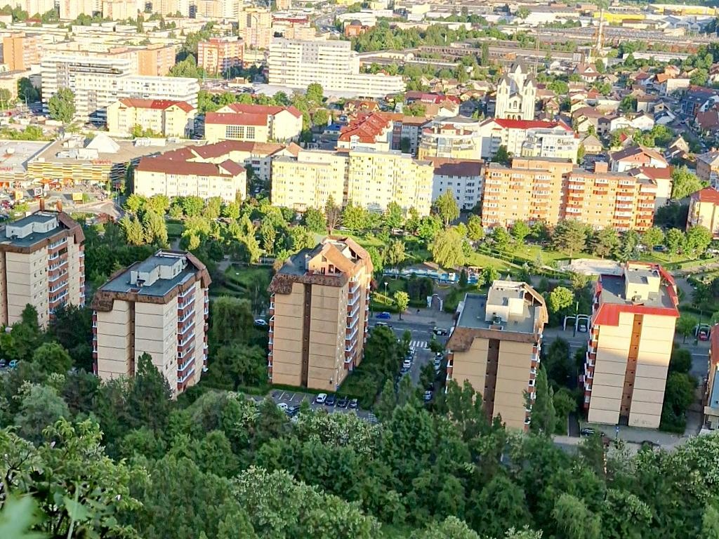 Villa a tömbház tetején - Ragadó negyed