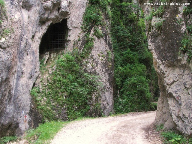 Zernyesti-szoros - Királykő-hegység