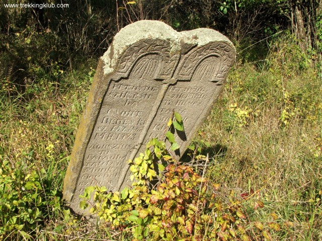 Kendő régi sírkövei