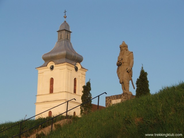 Templom és szobor Torja