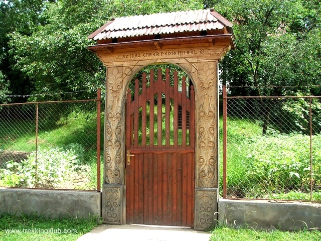 Bejárat a templomkertbe Református templom - Bözöd