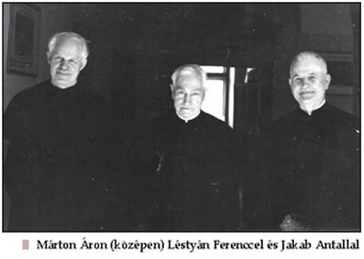 Léstyán Ferenc Márton Áron középen, Léstyán Ferenccel és Jakab Antallal. Léstyán Ferenc a kép bal oldalán látható, Márton Áron jobb oldalán. Léstyán atya emlékére - Marosvásárhely