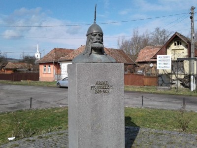 Árpád fejedelem szobra