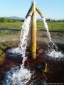Borvizfürdő - Gyergyóremete Vascsőből kitörő borvíz Gyergyóremete borvíz forrás