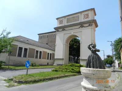 Kőkapu diadalív - Vác