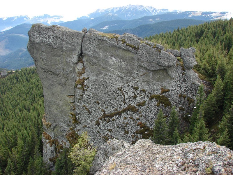 Veres-kő sziklái