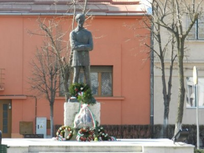 Petőfi Sándor bronzszobra