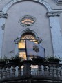 Teleki kastély - Gernyeszeg Teleki-címeres zászló a bejárat felett Gernyeszeg Teleki kastély